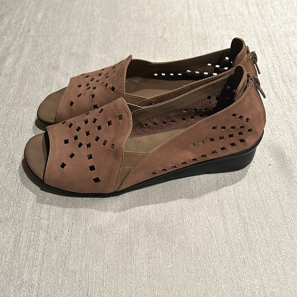 Vaneli Open Toe Cutout Sandals - image 2